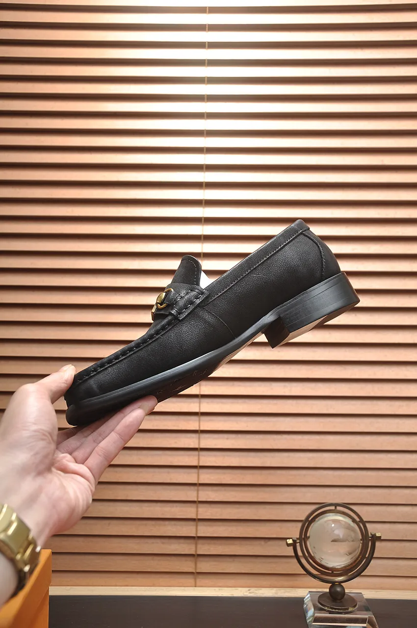 Men's men's shoes 💰520💶 [LV] (original single cowhide lining) 🍀LV's latest genuine leather business suit shoes are launched simultaneously on the official website. The first-layer cowhide imported from Italy is made of heavy gold, 💥official website 1:1 rubber outsole. Versatile to wear, high-end without losing class, and the color combination is extraordinary. This four-season style is alluring when worn on your feet, showing off your big-name flair. Standard code 38-45 (45 customized)